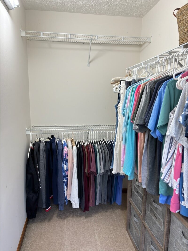 walk-in closet organization