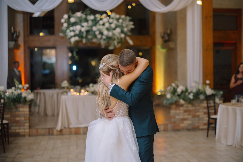 Estes Park Wedding Photographer Denver Wedding Venue Planner Della Terra Mountain Top Fall Colorful Wedding Liz Osban Photography Black Canyon Inn Wyoming Wedding Photographer Elopement Engagement 37