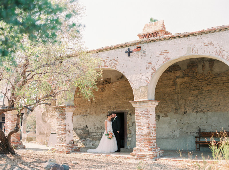 Mission-San-Juan-Capistrano-California-wedding-Stephanie-Brauer