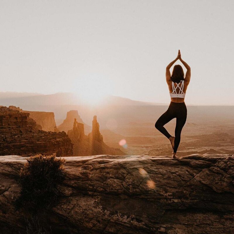 moab utah yoga mesa arch makayla madden photography sunrise
