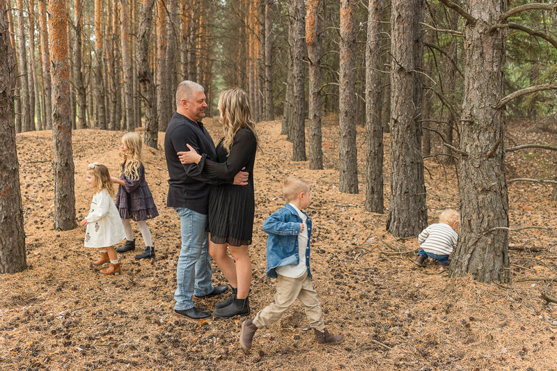 2024-krystal-moore-photography-moose-jaw-sask-forest-family-24