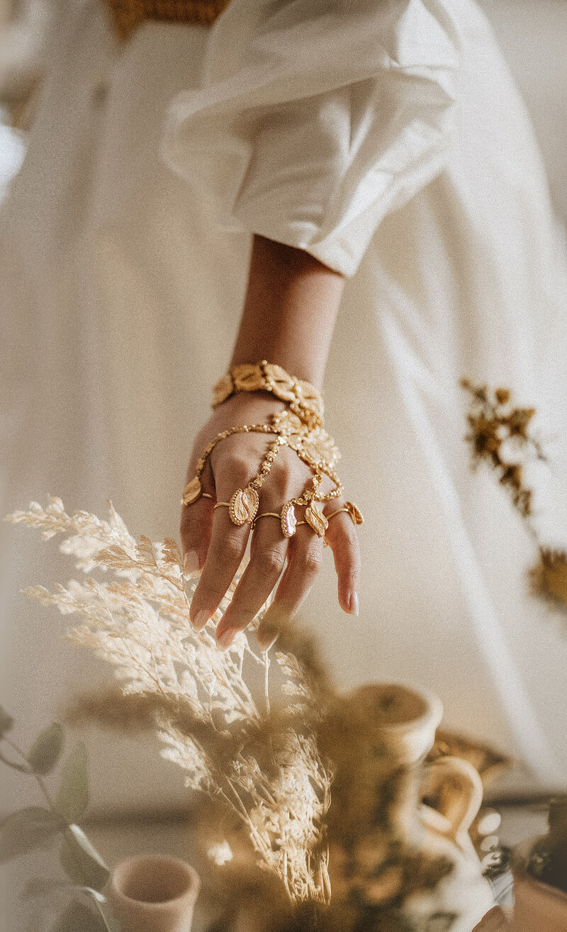 bride's hand and jewellery