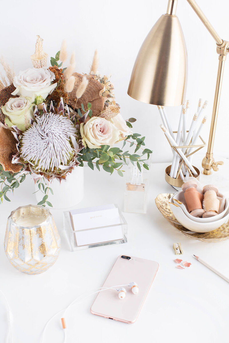 gold neutral desktop