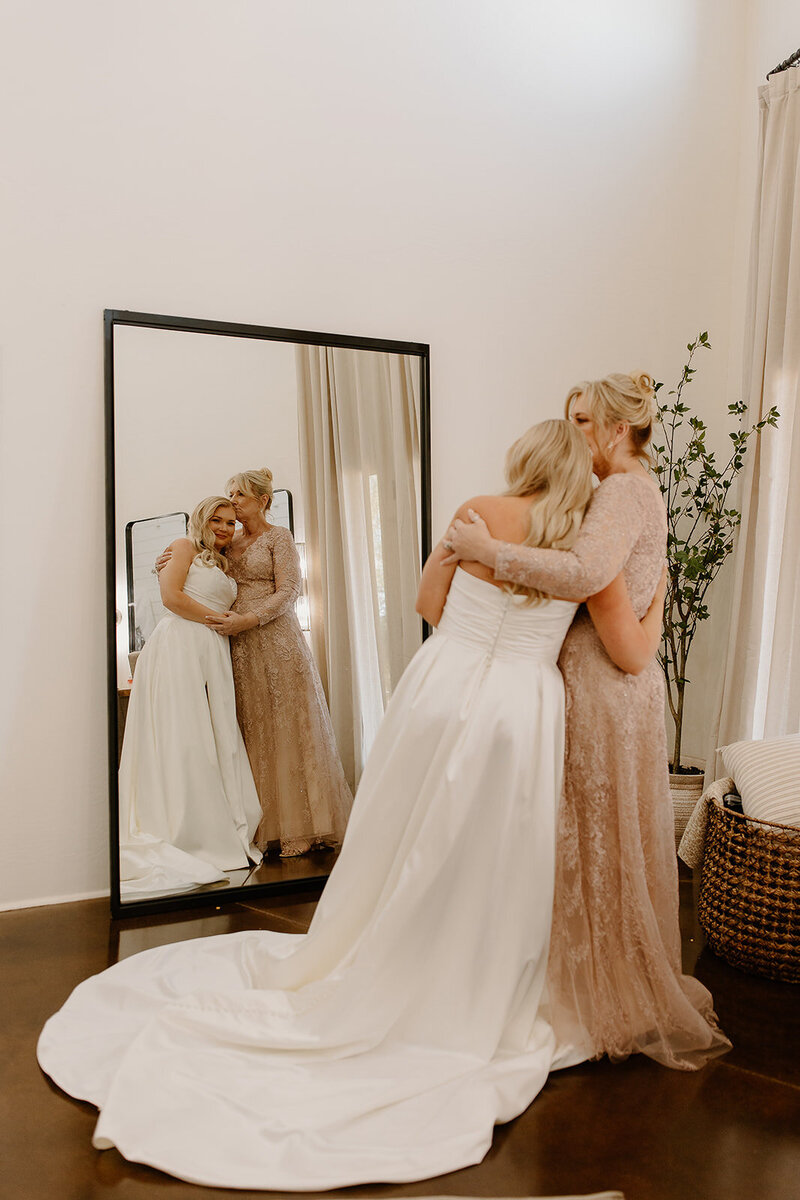 kelsey-kohl-wedding-preview-taylorraephotofilm-16