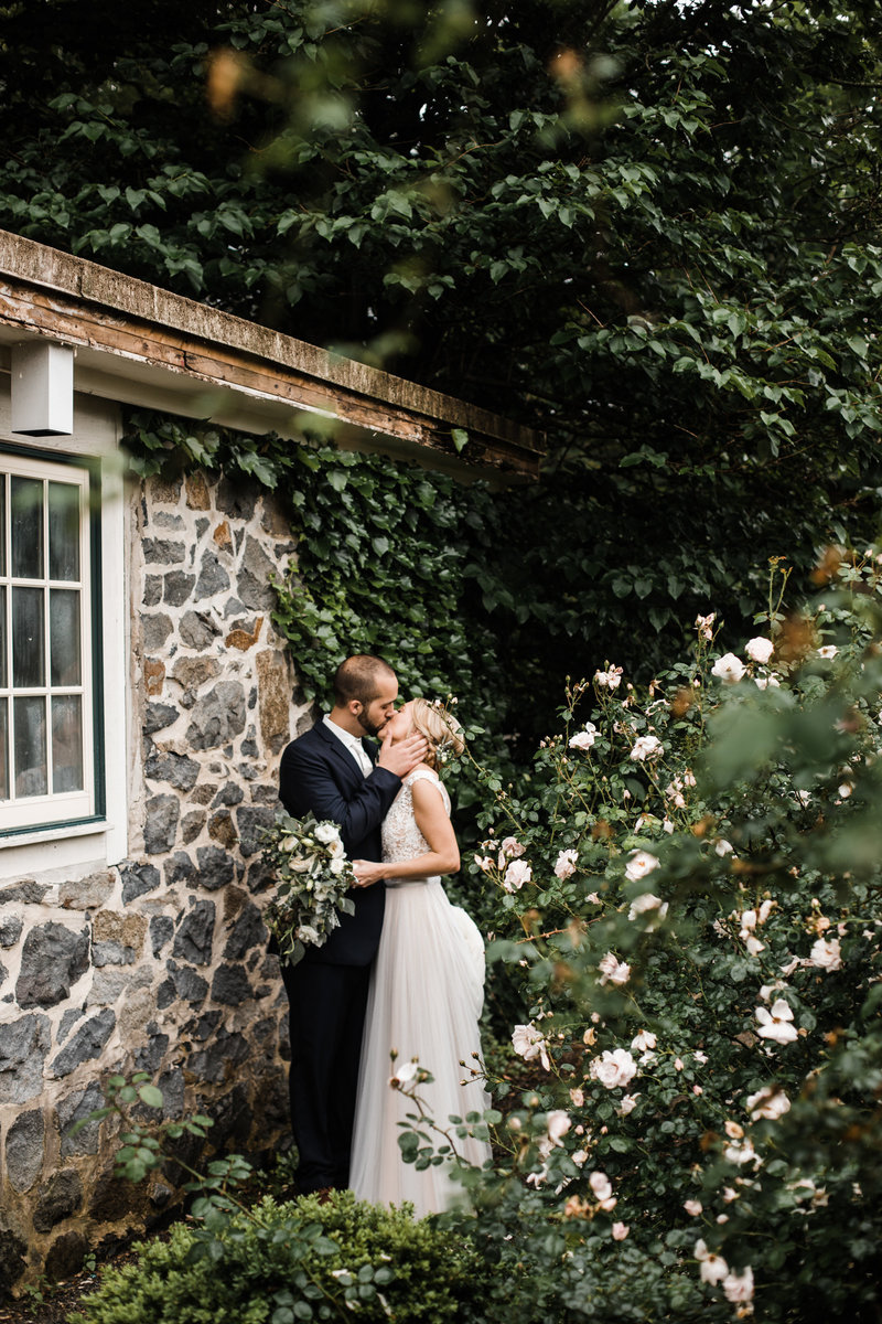 garden-wedding-carriage-house-at-rockwood-park-rebecca-renner-photography-93