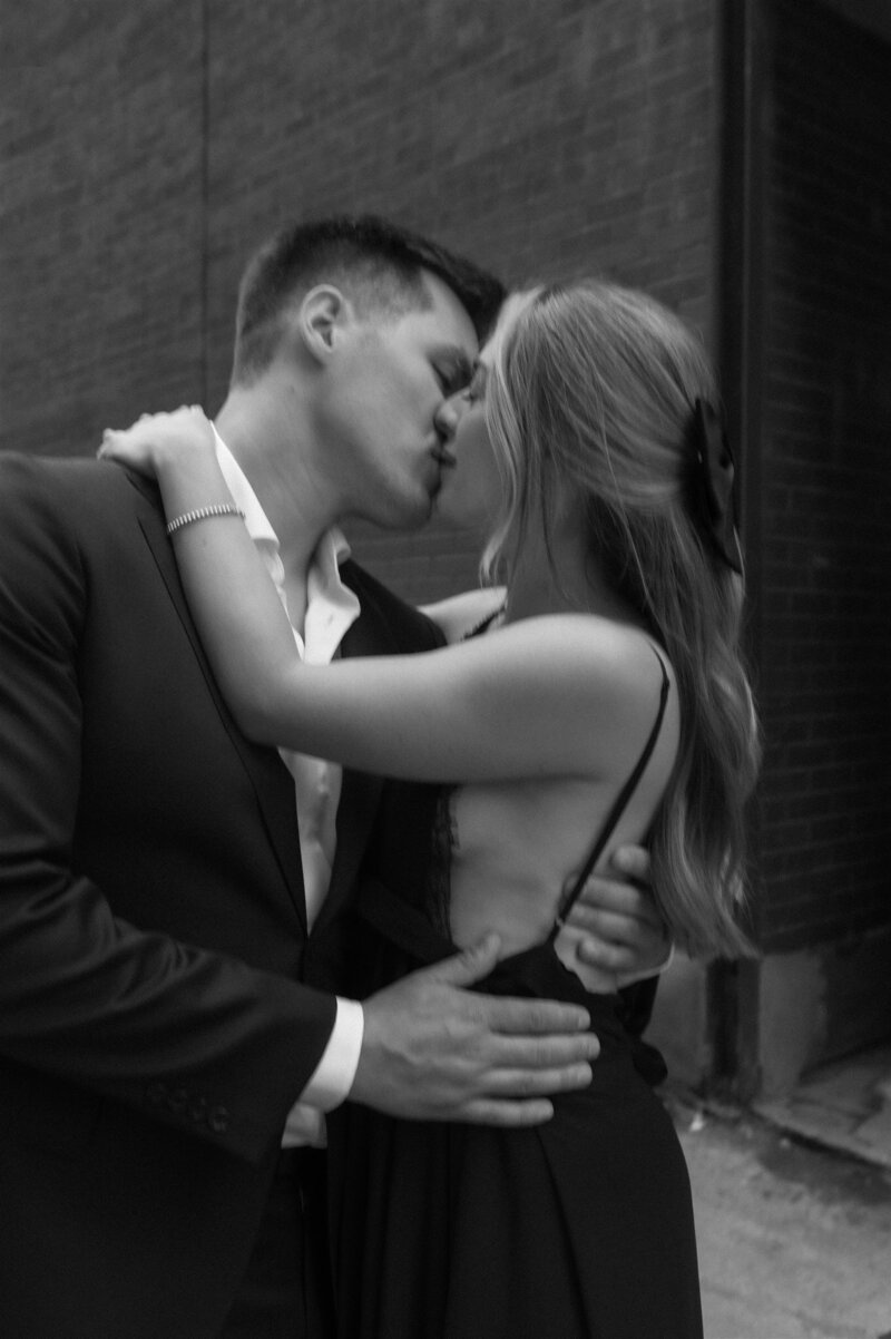 montreal-honeyrose-hotel-vintage-luxury-engagement-photographer-julia-garcia-prat-120