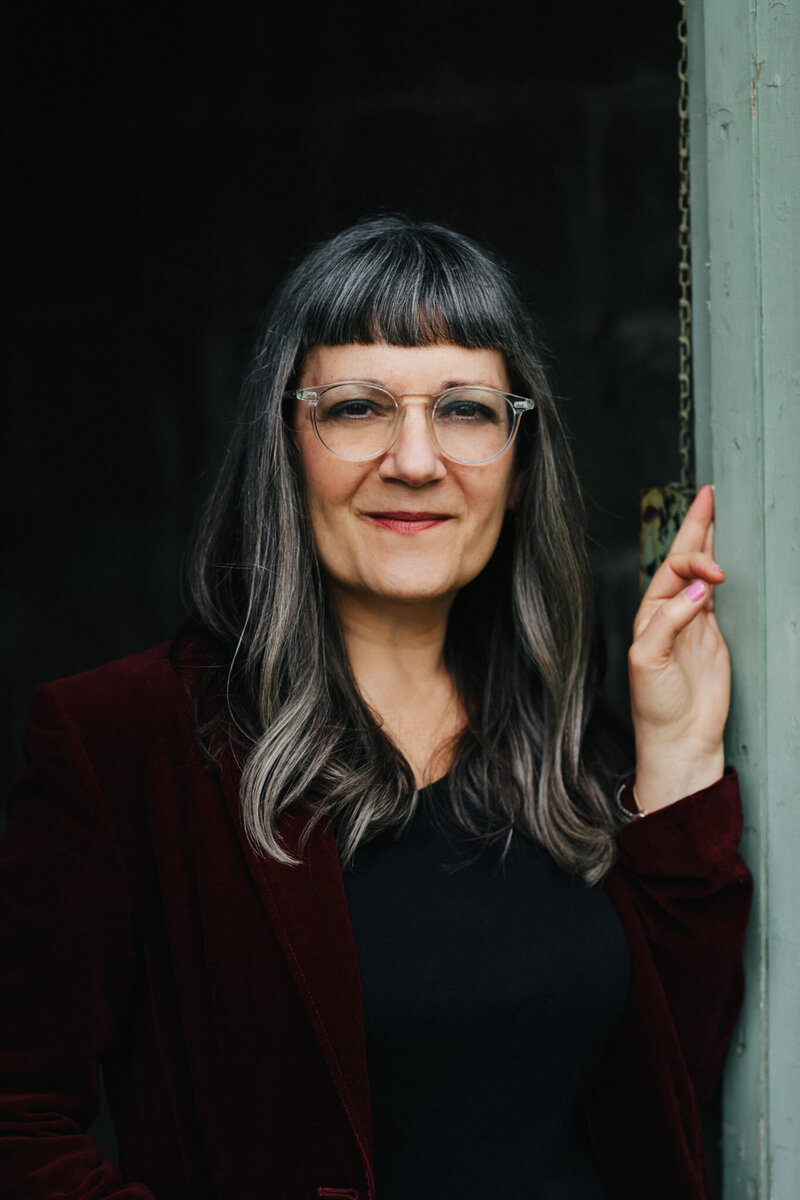 author portrait of sari botton