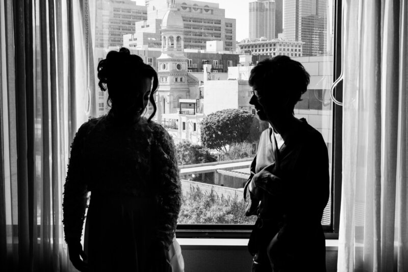 bride and mom getting ready in los angeles hotel