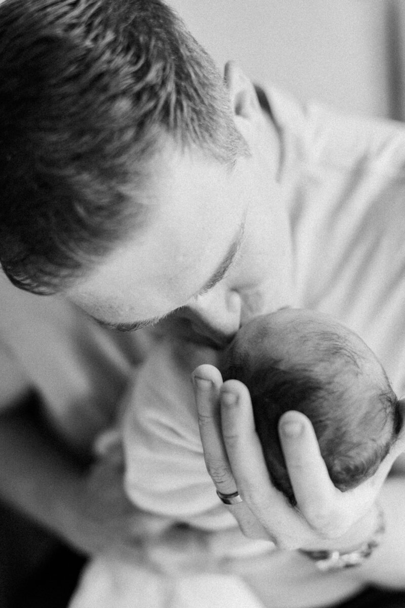 dad with newborn baby by Orlando lifestyle photographer