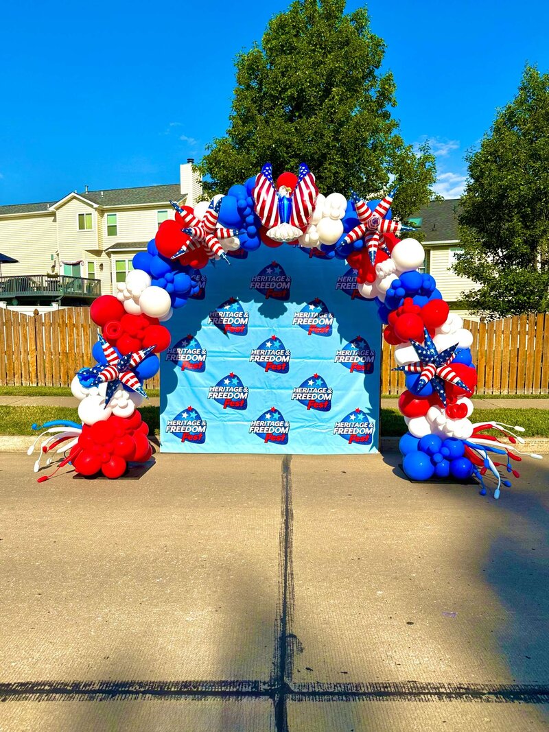 4th of July balloon arch by Dreamsc8pe Event Co in STL