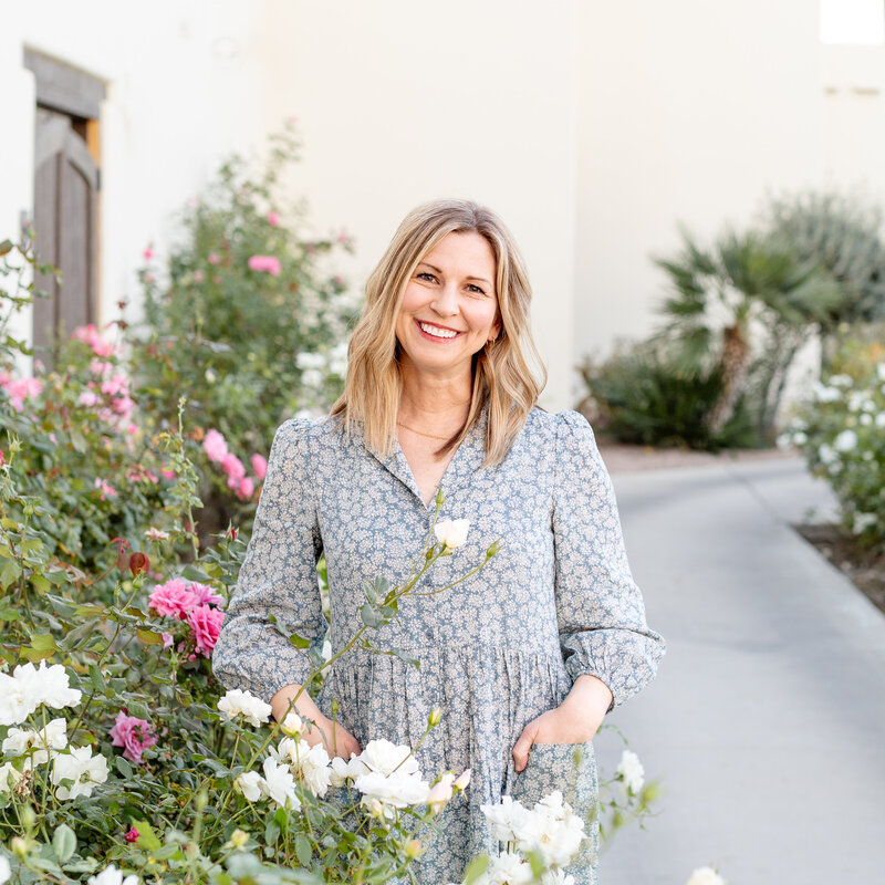 Photographer for Kendra Shank Photography smiling with website greeting.