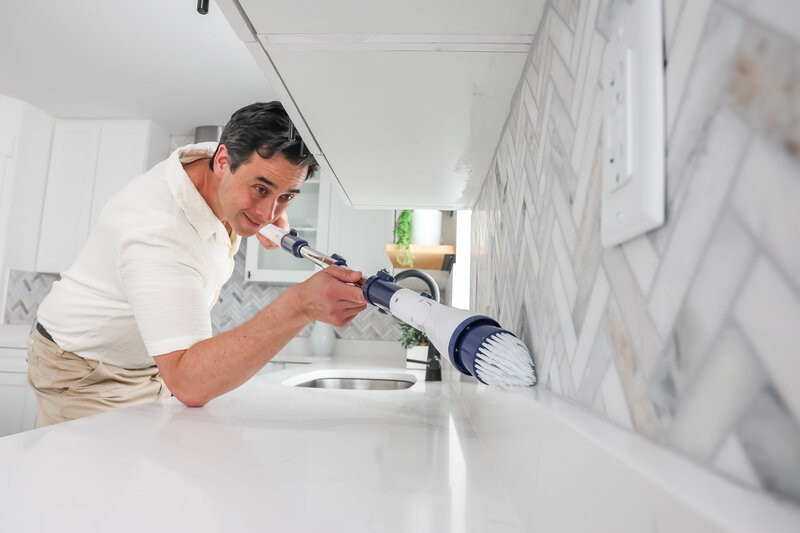 8501010_Casabella_PowerScrubber_Lifestyle _Brilliant_36b.jpg