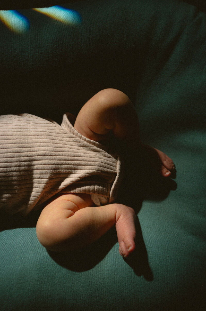 CozyInHomeNewbornPhotos134