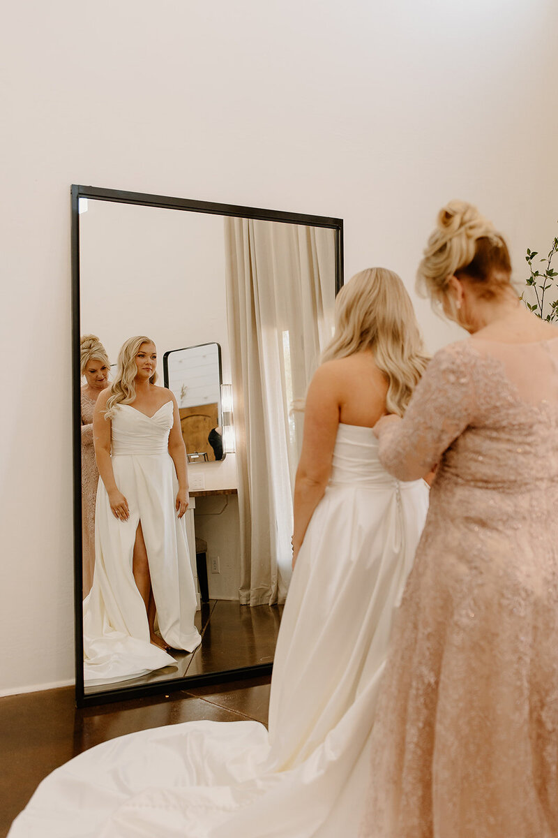 kelsey-kohl-wedding-preview-taylorraephotofilm-14