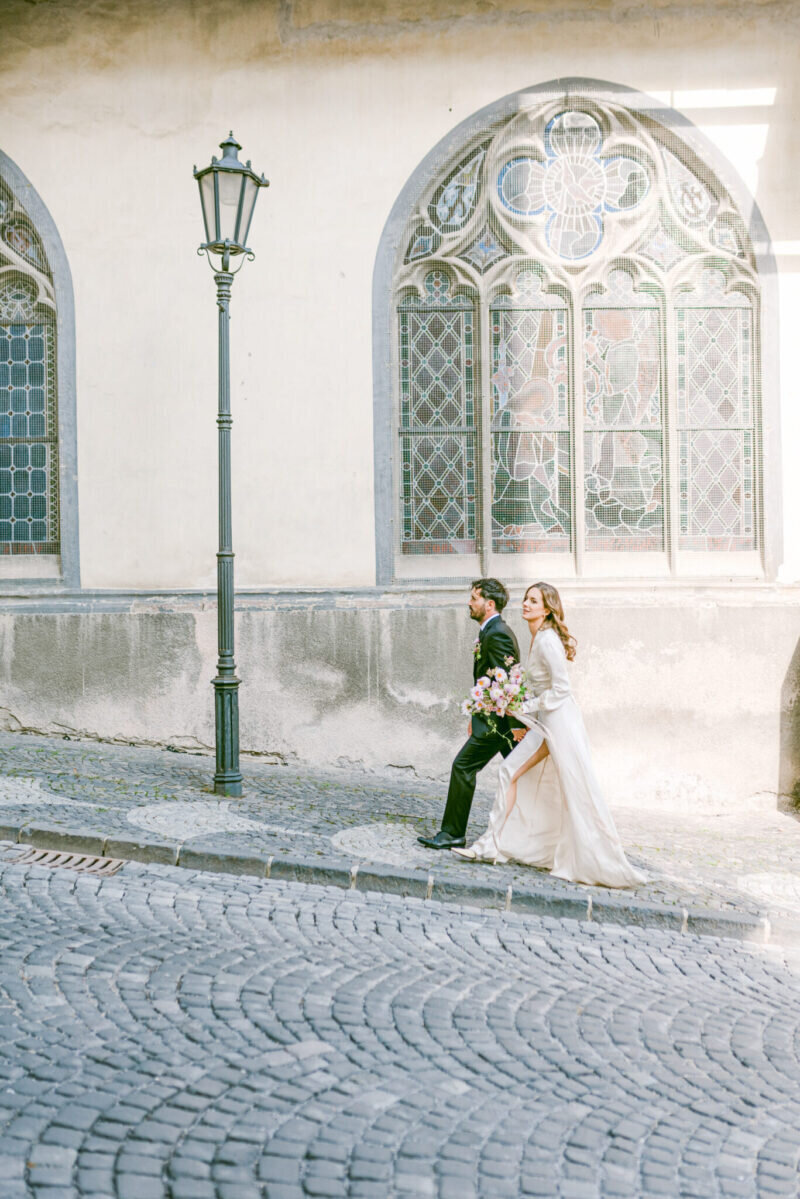 RI-intimateWedding-01-scaled-800x1199