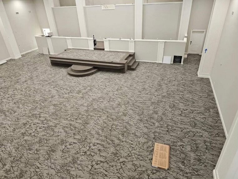 Light gray carpet.