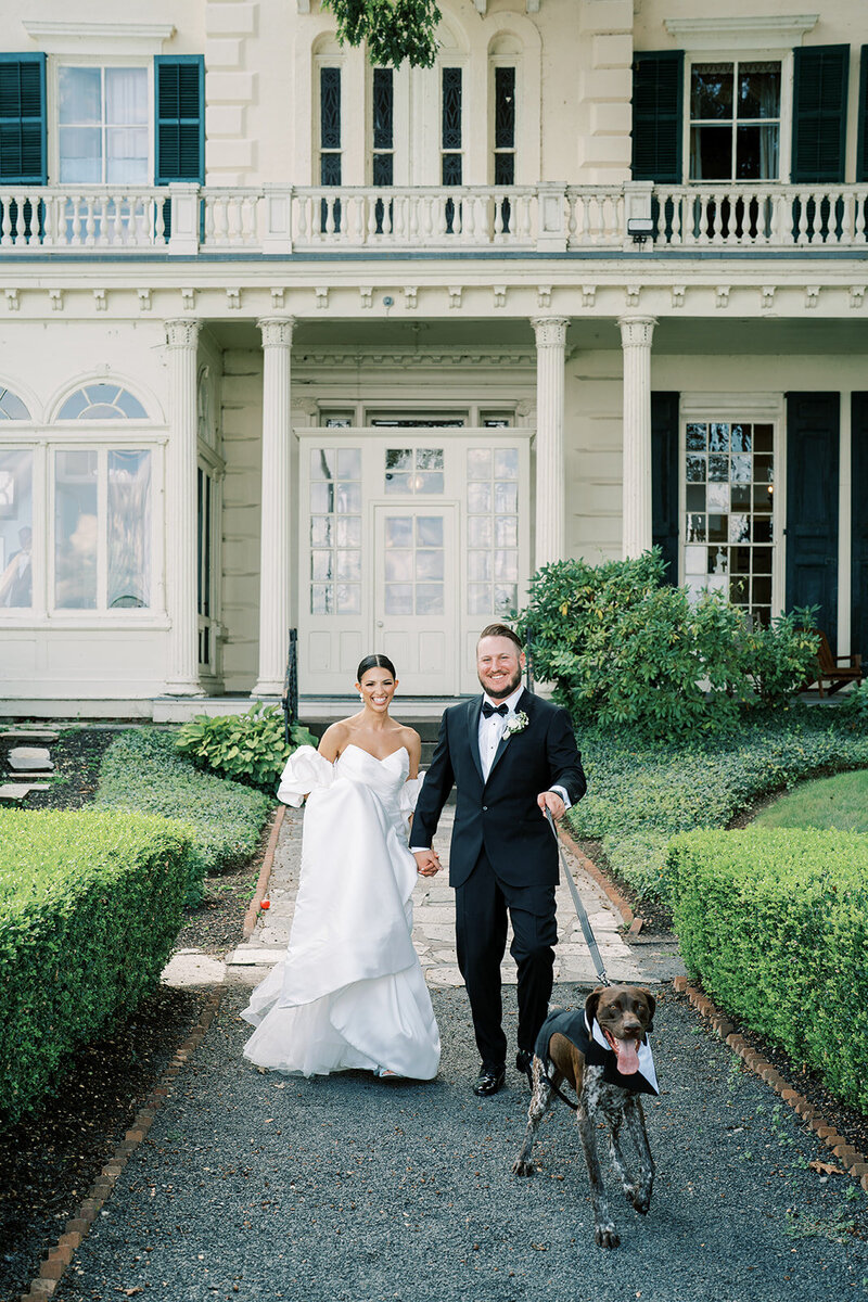 Modern and chic spring wedding at a Historic Mansion with Water Views | Glen Foerd on the Delaware | Philadelphia PA | Denise Marie Photography | Editorial Wedding Photographer based in Philadelphia PA