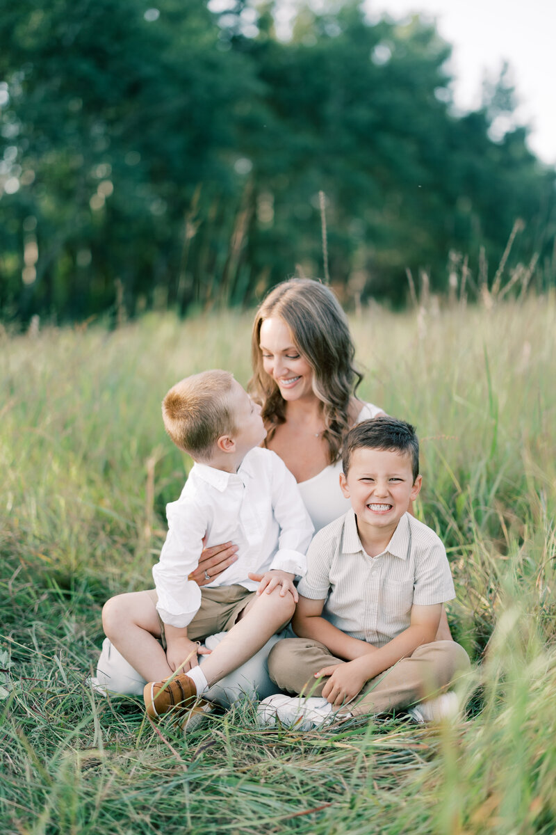 Capture your family’s precious moments with the best family photographer in Maple Grove. Specializing in natural, candid, and timeless family portraits.