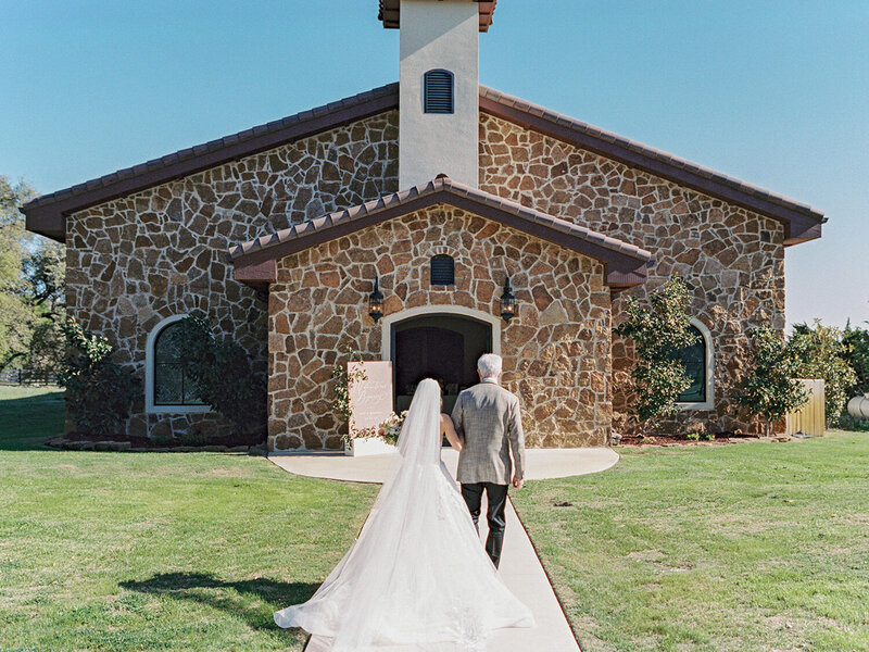 Izzy-and-Michael-wedding-in-Texas-Hill-Country-01