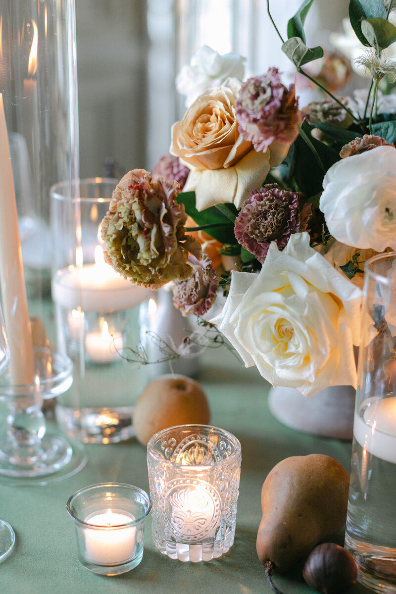fruit-and-flowers-wedding-centerpiece