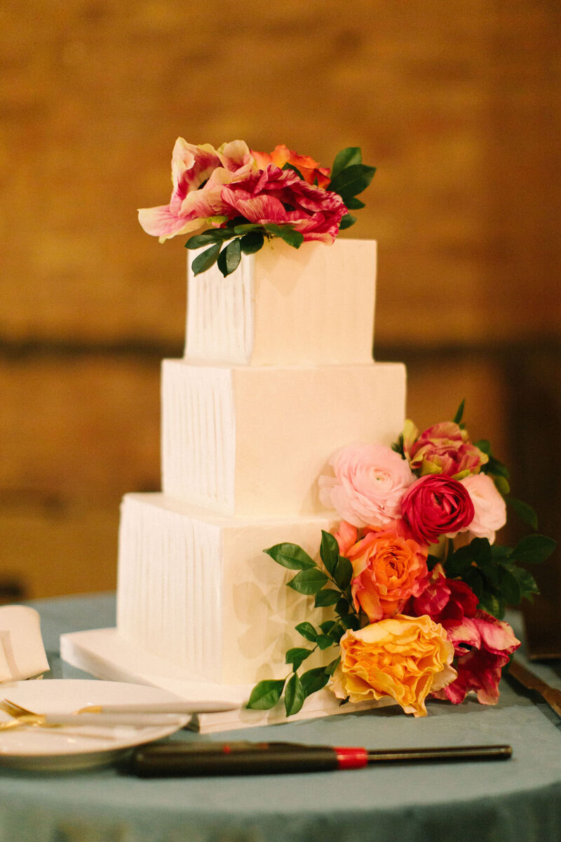 Modern-Wedding-Cake-by-Alliance-Bakery