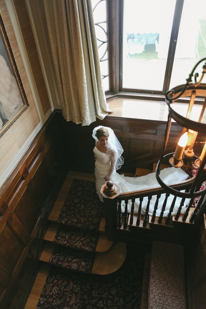 Since 2009, Deborah Zoe Photography has been synonymous with seamlessly capturing luxury weddings and events of all sizes hosted in some of New England's most storied locations. 