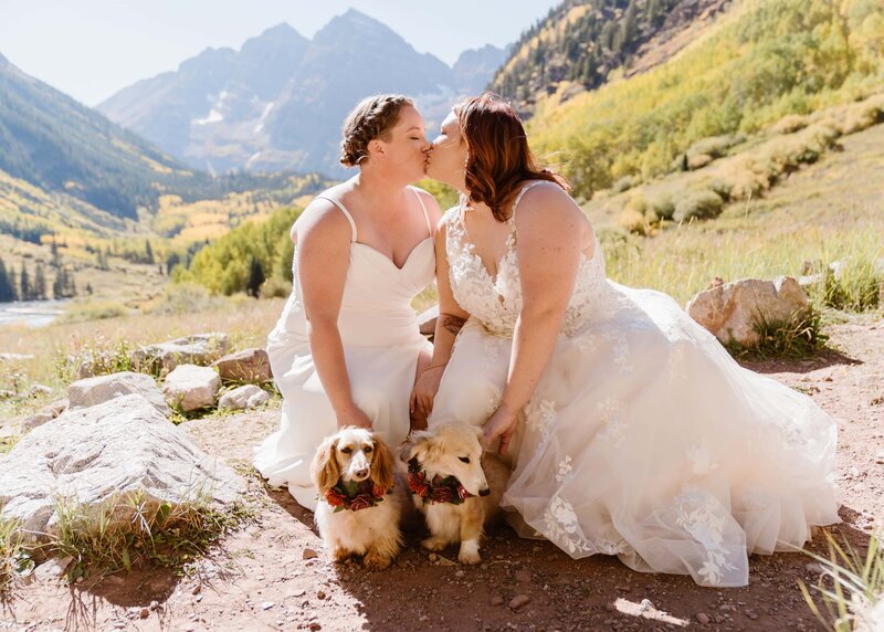 Fall elopement at the Maroon Bells Amphitheater with Colorado elopement photographer Alpine Vows