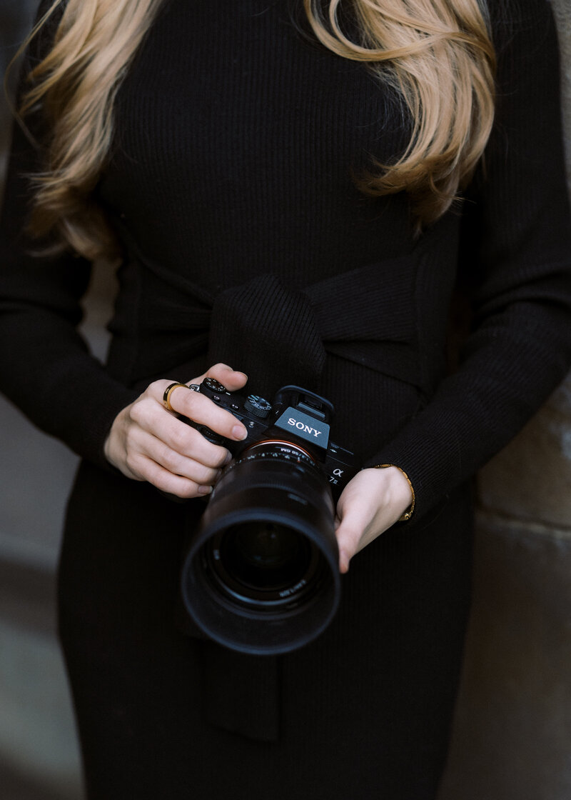 My tips for how you can make sure that your getting ready photos on your wedding day are the best they can be.