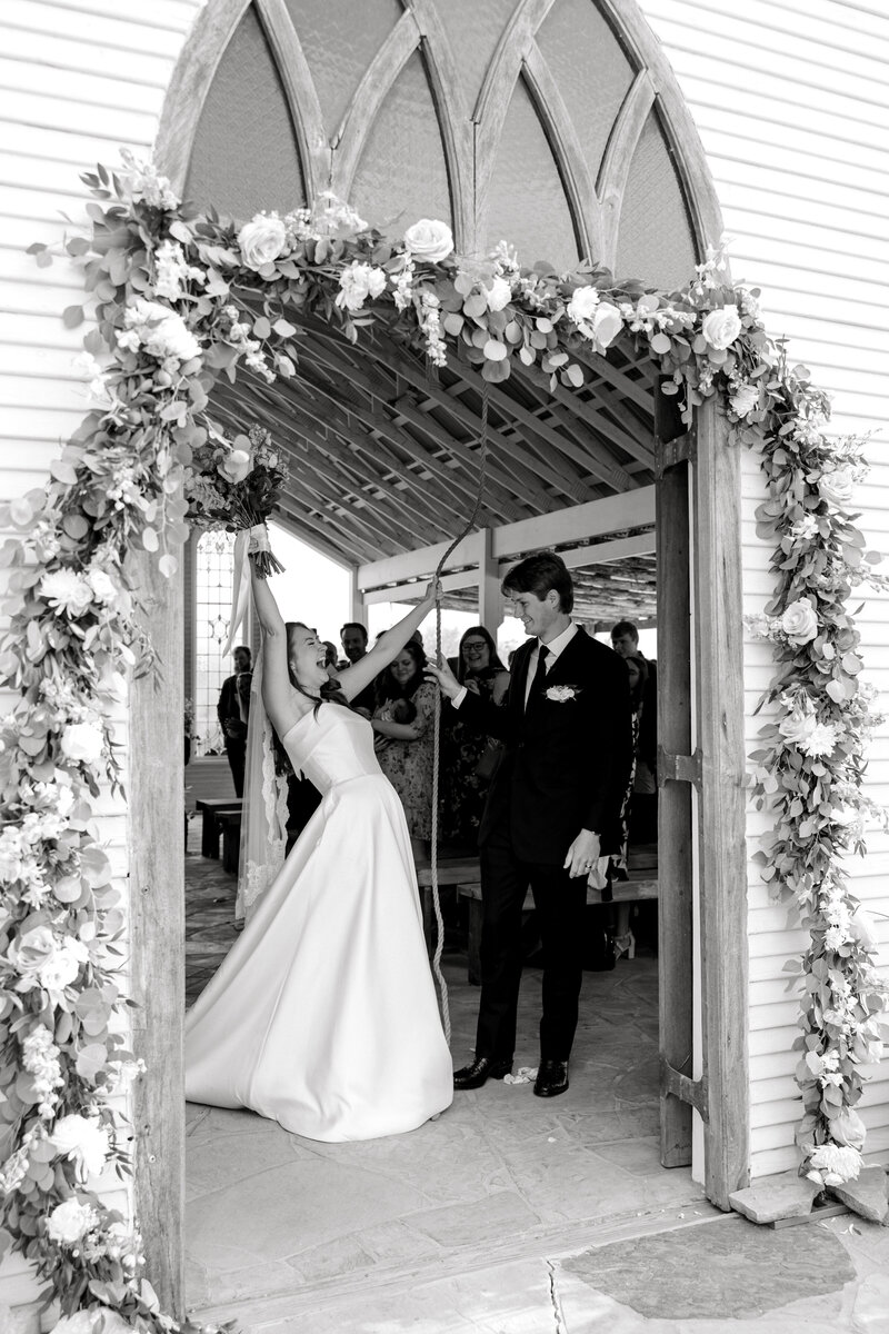 ringing-the-bell-at-gruene-estate