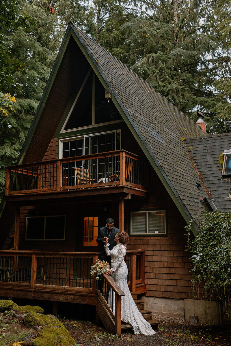 A-Frame elopement in Mount Hood National Forest in Oregon.