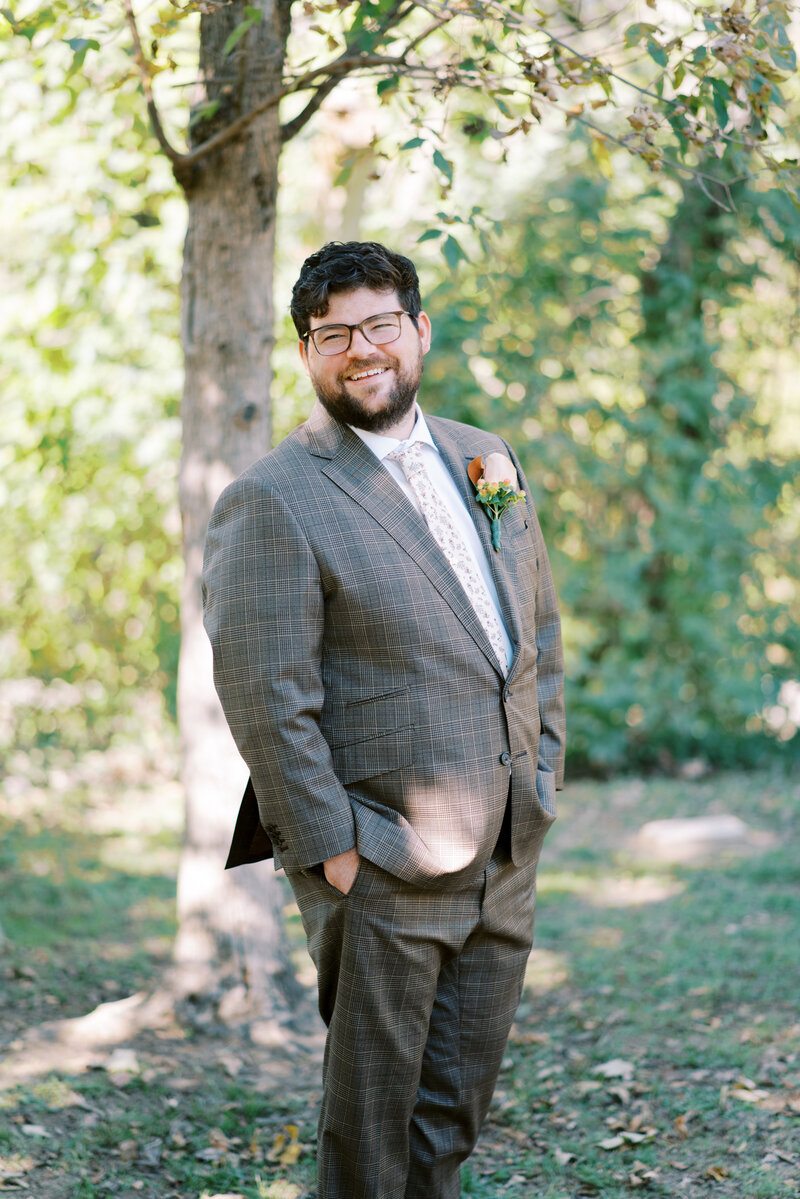 sarah-elizabeth-studio-ohio-wedding-photographer-the-landing-cummins-wedding-friday-first-look-groom-3