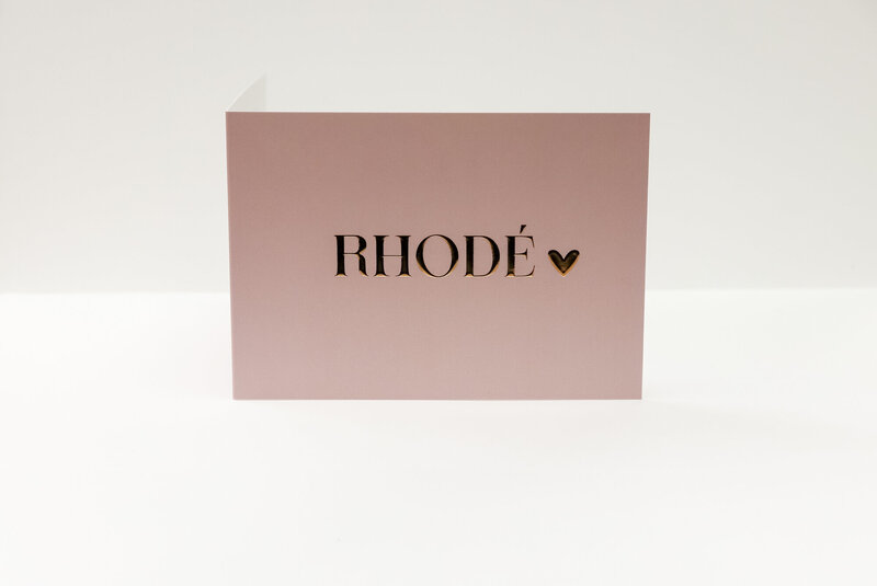 Rustig-roze-geboortekaartje-Rhodé-met-goudfolie-en-hartje-13