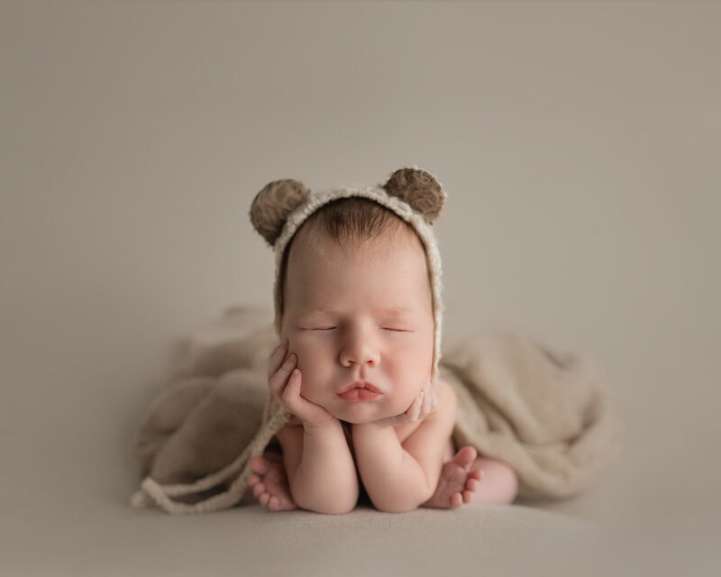 newborn-teddy-bear-bonnet-warm-wrap