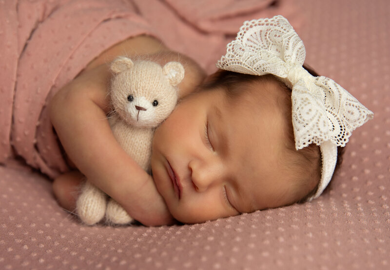 newbornbabyboynewfamilynewbabybestphotographertudiofamilybirthdaynewbornboyamilynewborngirlfirstbirthdayportraiturephotographystudioportraitsnewborngirlboyfamilyEvaMaganaPhotographychildphotographer (10 of 12)
