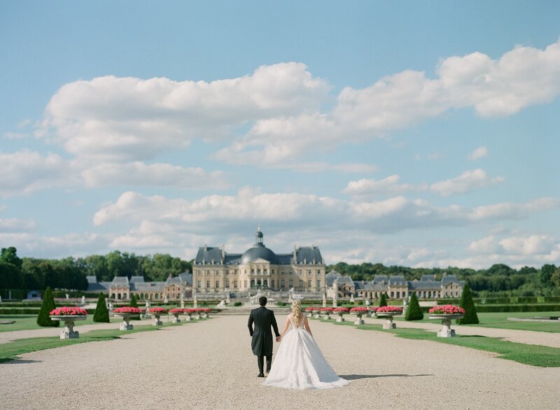 Bride and groom getting married at Chateau Vaux le Vicomte