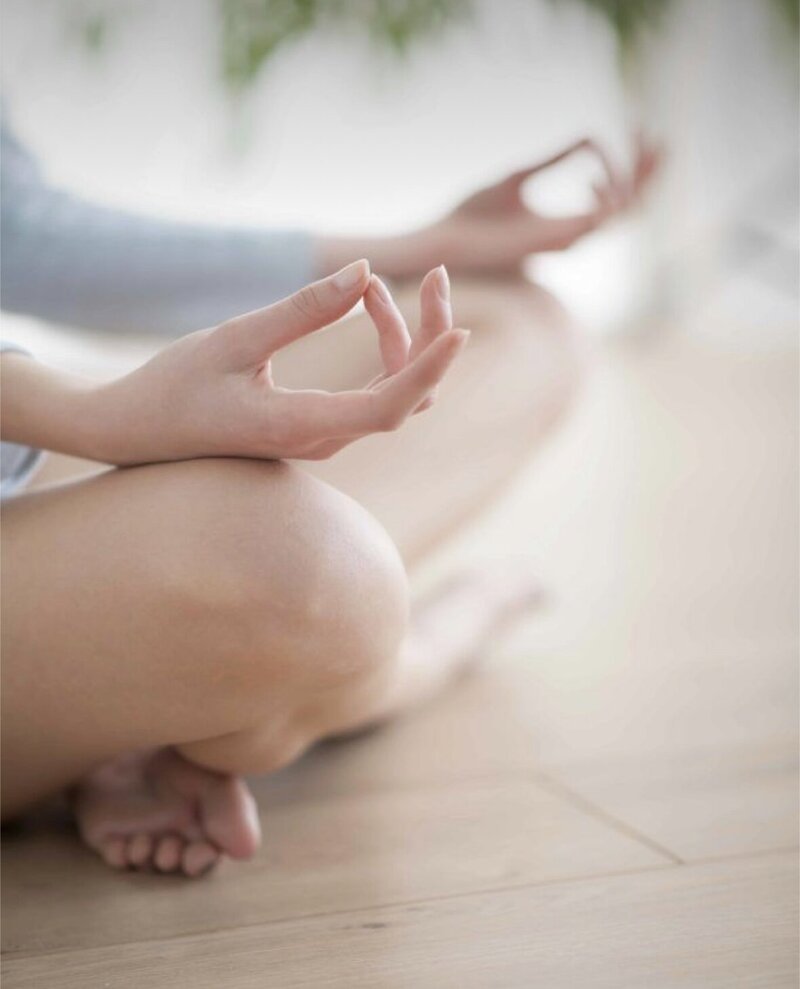 Hands on the knees in a mediation pose
