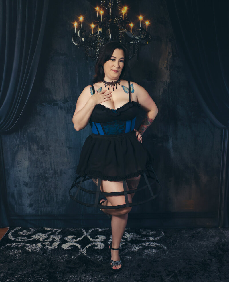savannah-boudoir-black-studio-portrait-02