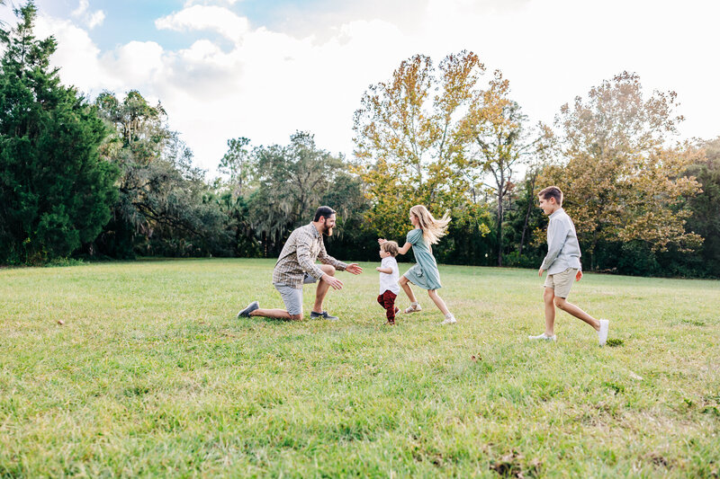 Family gathered under the oak trees, capturing holiday memories in Safety Harbor.