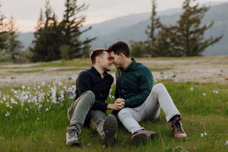 COLUMBIA_RIVER_GORGE_QUEER_COUPLES_SESSION._2