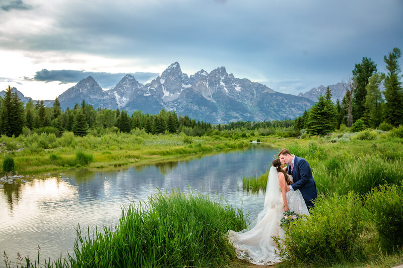 Jackson Hole videographer captures couple in Grand Teton National Park kissing