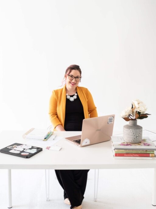 kelsie Delisle- business owner and founder of sugar flowers by kelsie cakes - luxury wedding cake toppers for bakeries