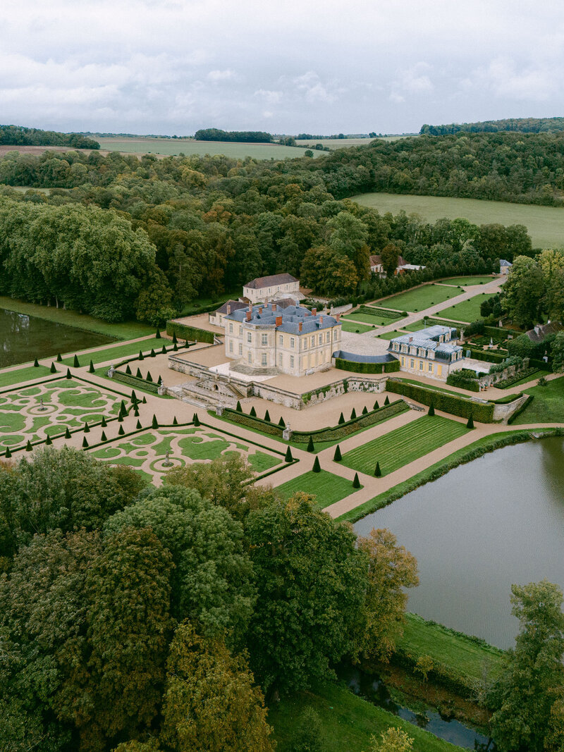 Alexandra-Vonk-wedding-Chateau-de-Villette-France-7