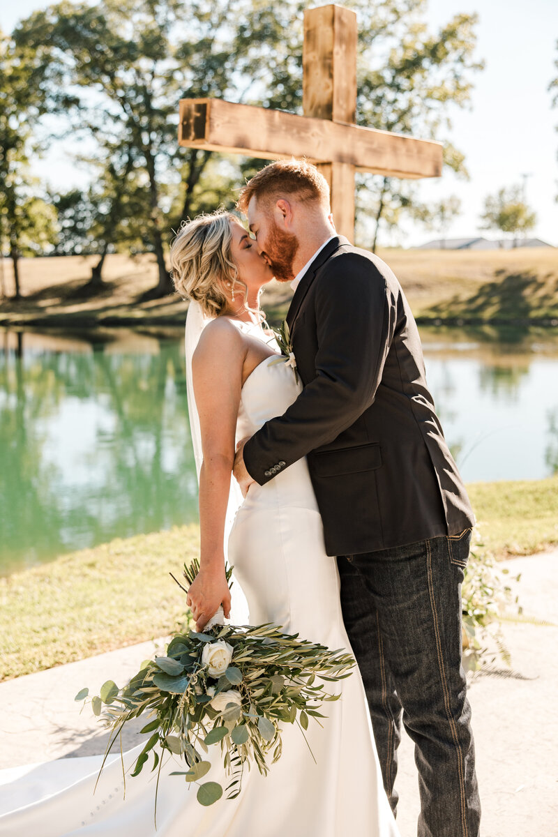 Allison + Taylor Wedding Champagne Barn Harrisburg, Missouri-0842