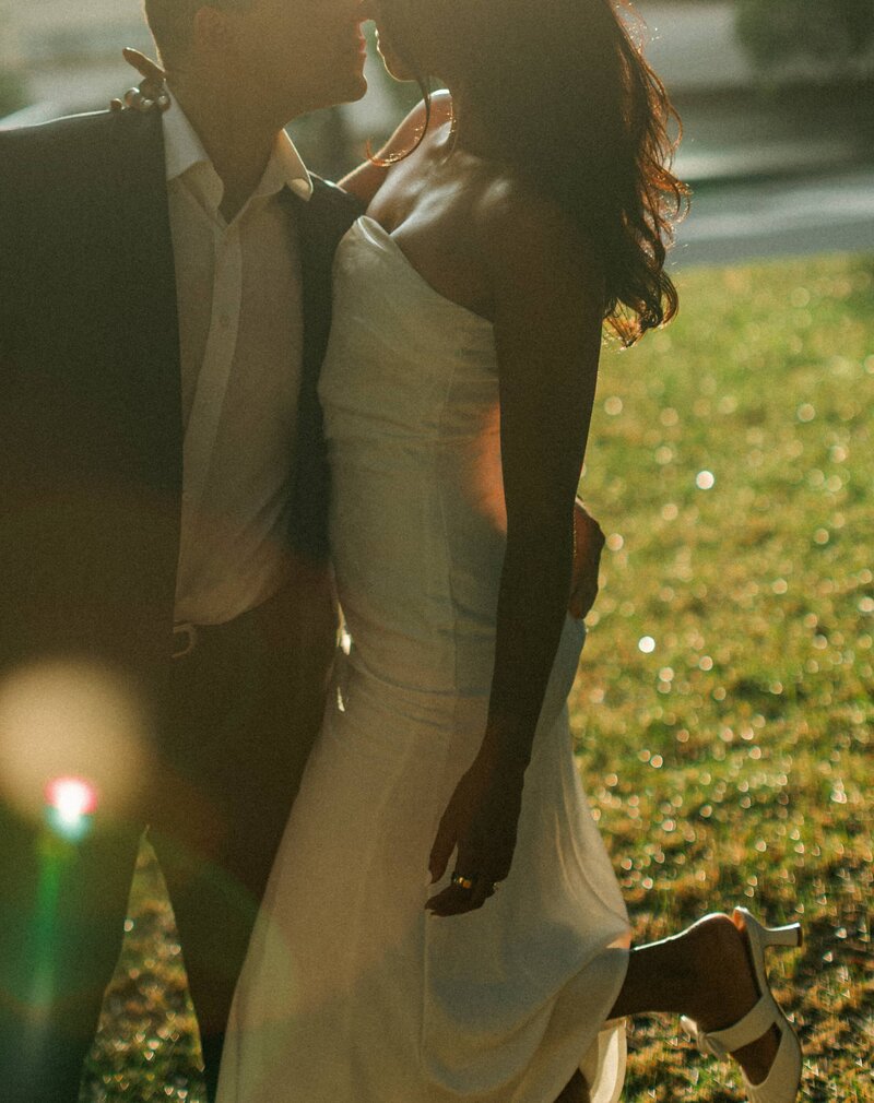 Couples session on the Brooklyn Bridge, cinematic NYC engagement.