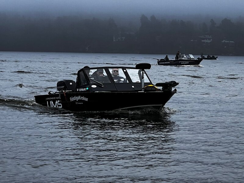 UMS 545 DC Fishing -vene, jota käytetään kalastusretkillä