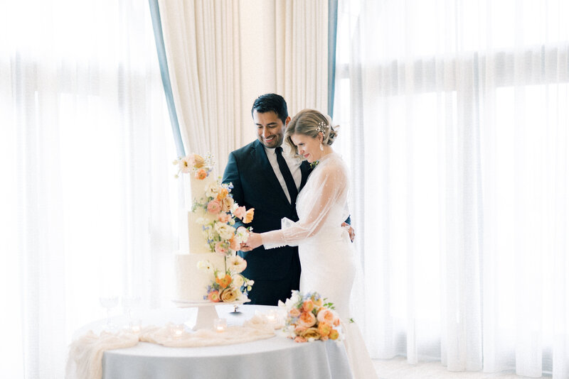 Indiana_Michigan_Wedding Planner_Hotel Carmichael_Carmel Indiana_Wedding Day Editorial_Bride & Groom_Cake Cutting_Reception_Wedding Cake