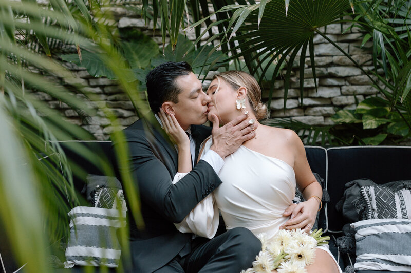 An image of a luxury elopement for a destination wedding in Costa Rica.