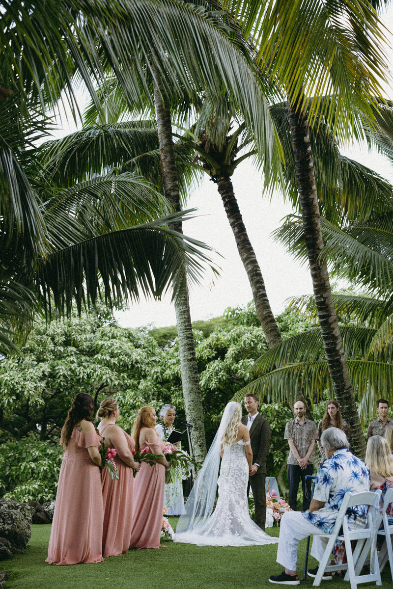Romantic first look at Lanikohunua with palm trees and ocean breeze