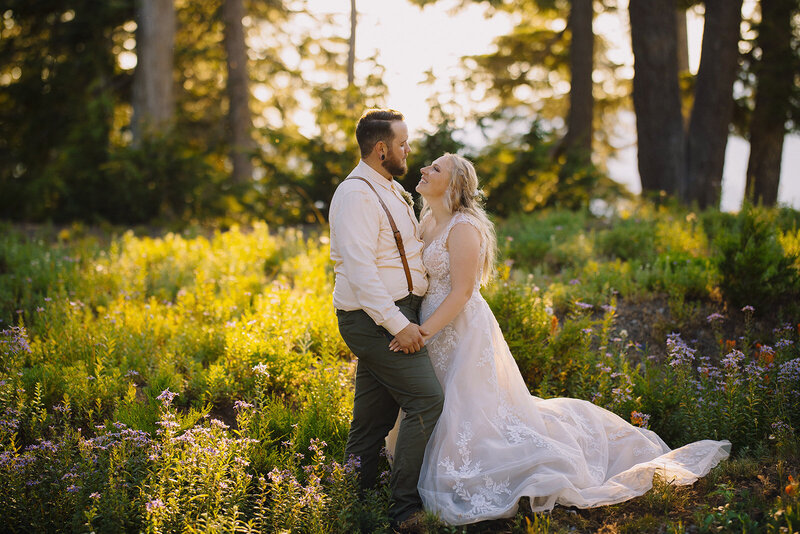Estes Park Wedding Photographer Denver Wedding Venue Planner Della Terra Mountain Top Fall Colorful Wedding Liz Osban Photography Black Canyon Inn Wyoming Wedding Photographer Elopement Engagement 25