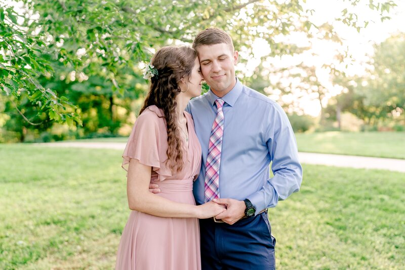 colorful-spring-garden-engagement-in-virginia-00023